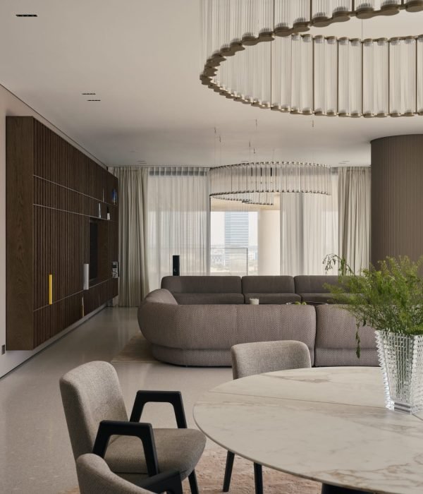 905- Living room